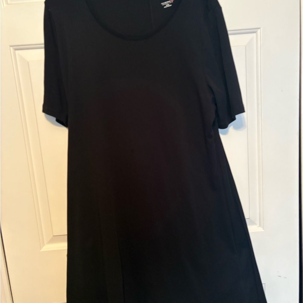 Isaac Mizrahi Black Short Sleeve Dress.